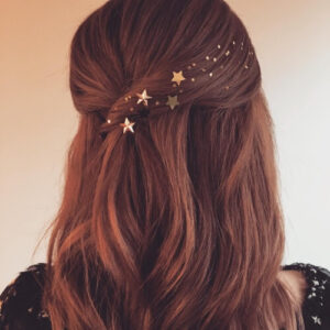 48. Christmas hairstyles with stars